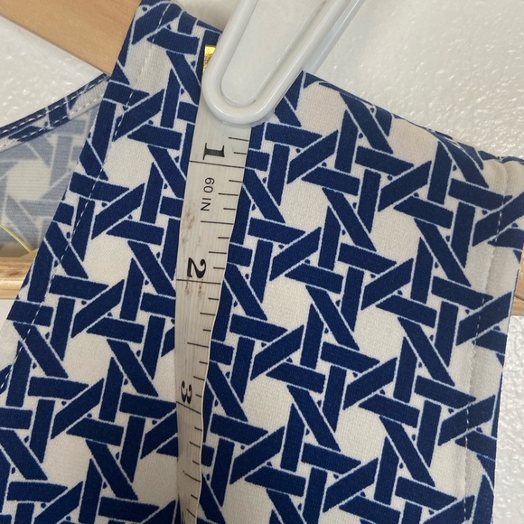 Leota Cindy Faux Wrap Soft Knit Midi Dress Size M Blue White Chain Print V-Neck - Picture 10 of 13